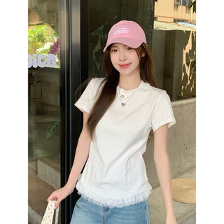 Vogue🌟พร้อมส่ง🌟 เสื้อยืดคอกลมแขนสั้น ดีเทลติดโบว์น่ารักๆ ชายเสื้อแต่งระบาย (FY4819)