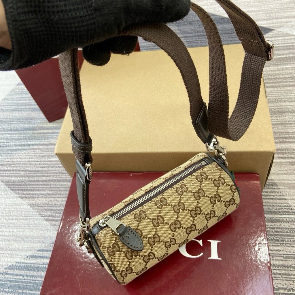 [พร้อมบรรจุภัณฑ์เคาน์เตอร์ครบชุด] Gucci GG กระเป๋าสะพายผ้าใบ Messenger Bag Tribute to Brand Standing