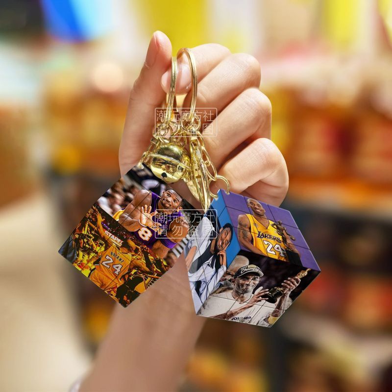 Kobe ของสะสม NBA พวงกุญแจสร้อยคอ Rubik's Cube ขนาดเล็ก #04