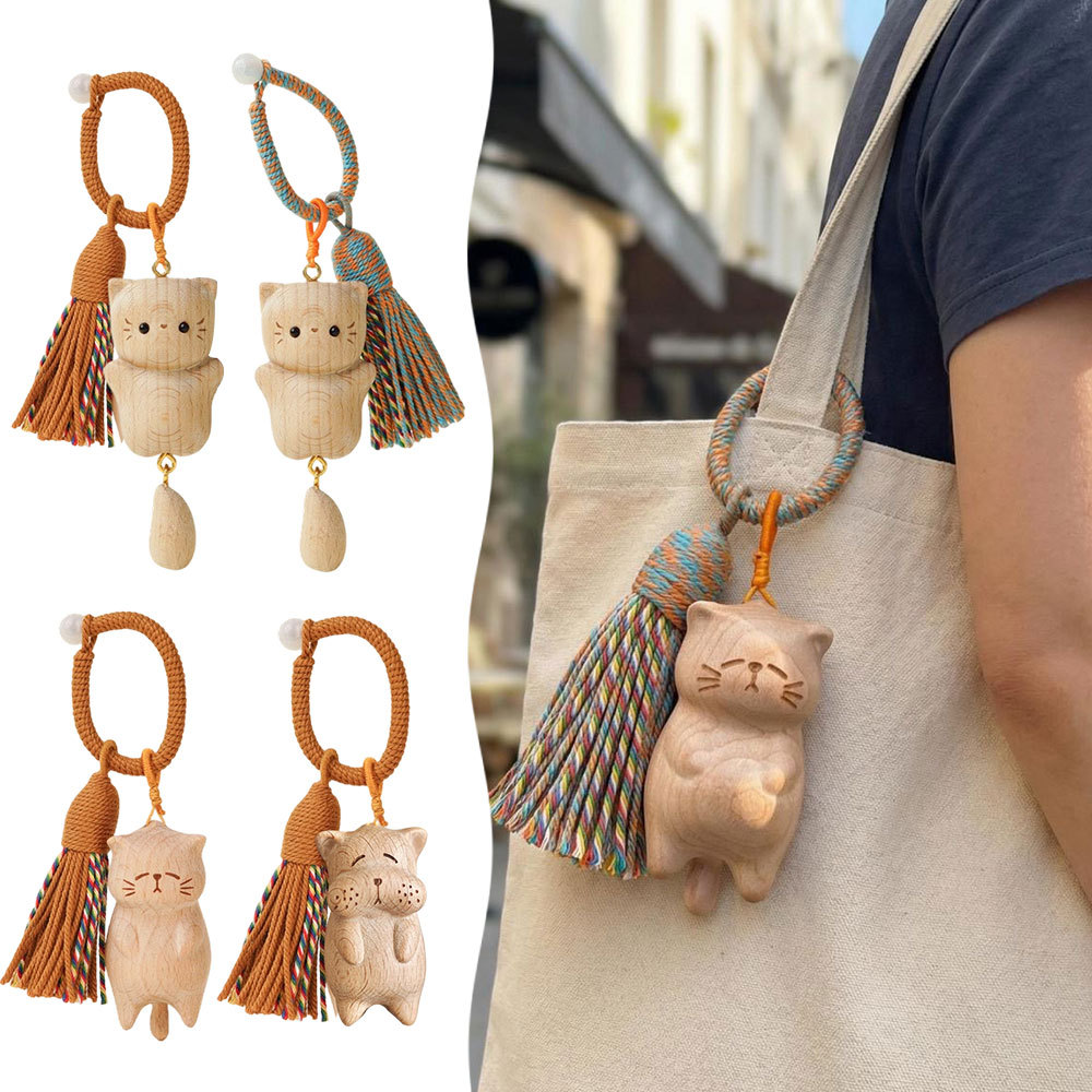 จี้ไม้แมวพวงกุญแจรถ Handcrafted จาก Beechwood ดีไซน์รูปการ์ตูนสุนัข