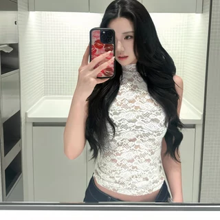 JJ Shop​💜พร้อมส่ง เสื้อกล้ามผู้หญิงผ้าลูกไม้ไม่มีแขนโชว์ไหล่ คอสูง กระชับ ทำให้ดูผอม สีพื้น-FY1235