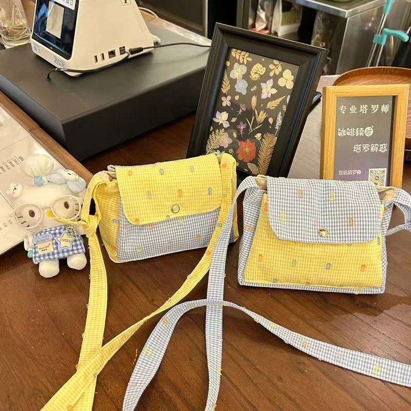 J6readystock สไตล์ใหม่ Original Fresh น่ารักทุกวัน All-Match สี Polka Dot สามพับปริมาณ Contrast สี M