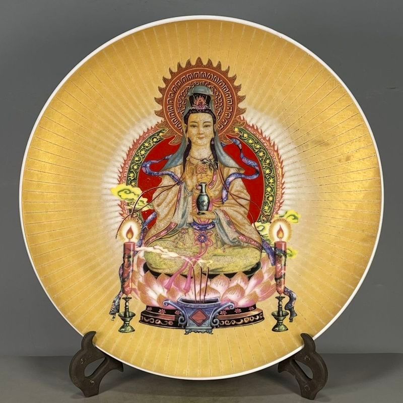 Overseas Backflow Daqing Qianlong Year-Made Guanyin Pattern Reward Plate Antique Old Goods Old Goods