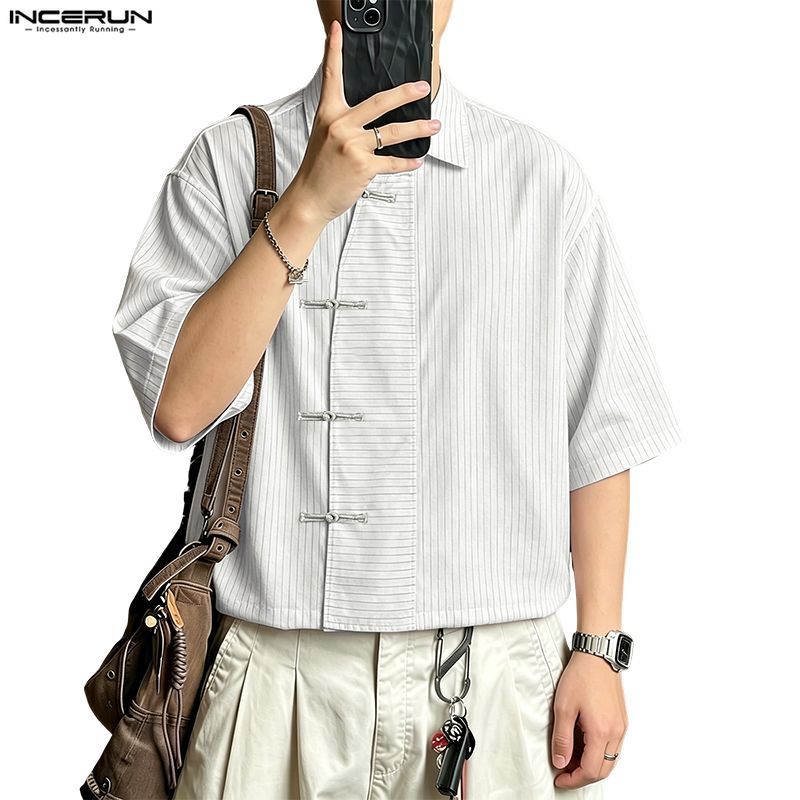 INCERUN เสื้อเชิ๊ตผู้ชาย สไตล์เกาหลี ลายทาง แบบบักกี้ มีกระดุมด้านหน้าและรายละเอียด Lapel Raglan
