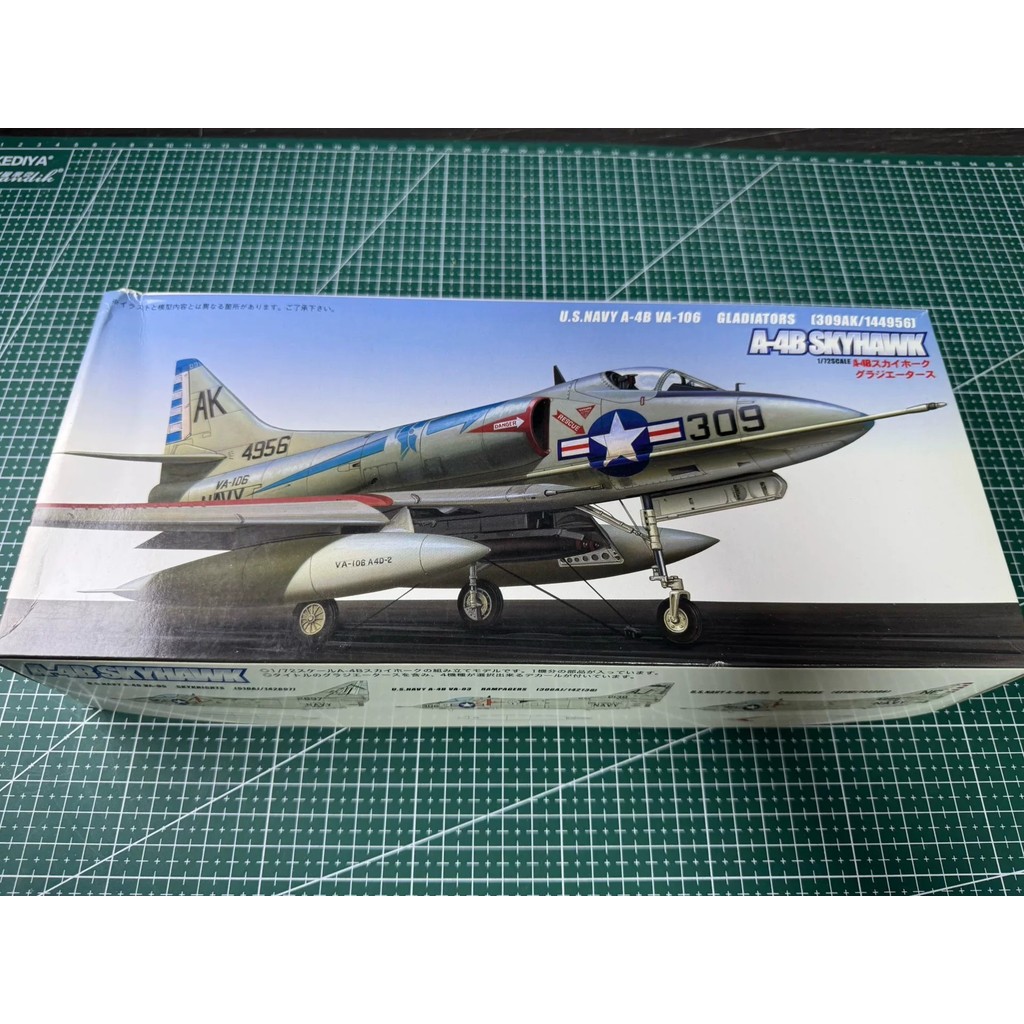[สต๊อกพร้อม ติดต่อหากคุณมีคําถามใดๆ] Fujimi 1/72 A-4B SKYHAWK Assembly Model, V