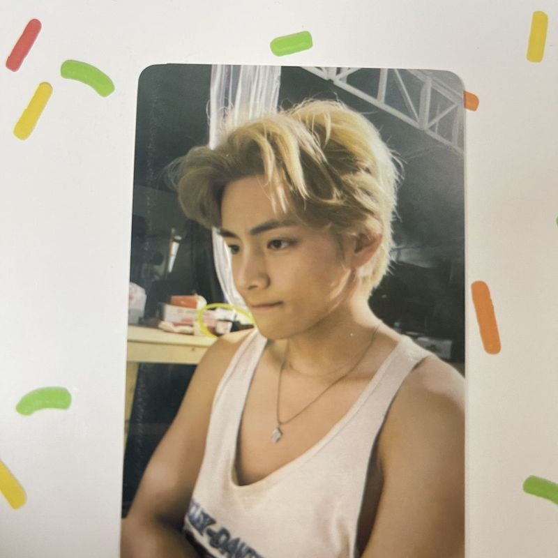 Bts bts bts Kim Taehyung เสื้อกั๊กสีขาว Tae solo m2u1 เสื้อกั๊กสีขาว Tae Kim Taehyung Photocard W