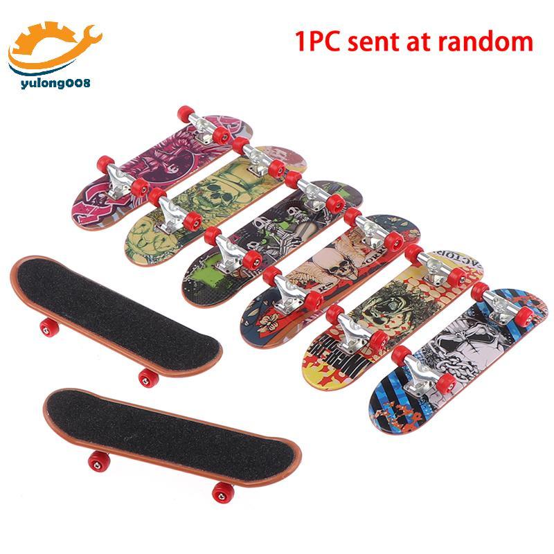 [MR] Fingerboard Mini Finger Skateboard Plastic Finger Skate Scooter Skateboard Toy TH