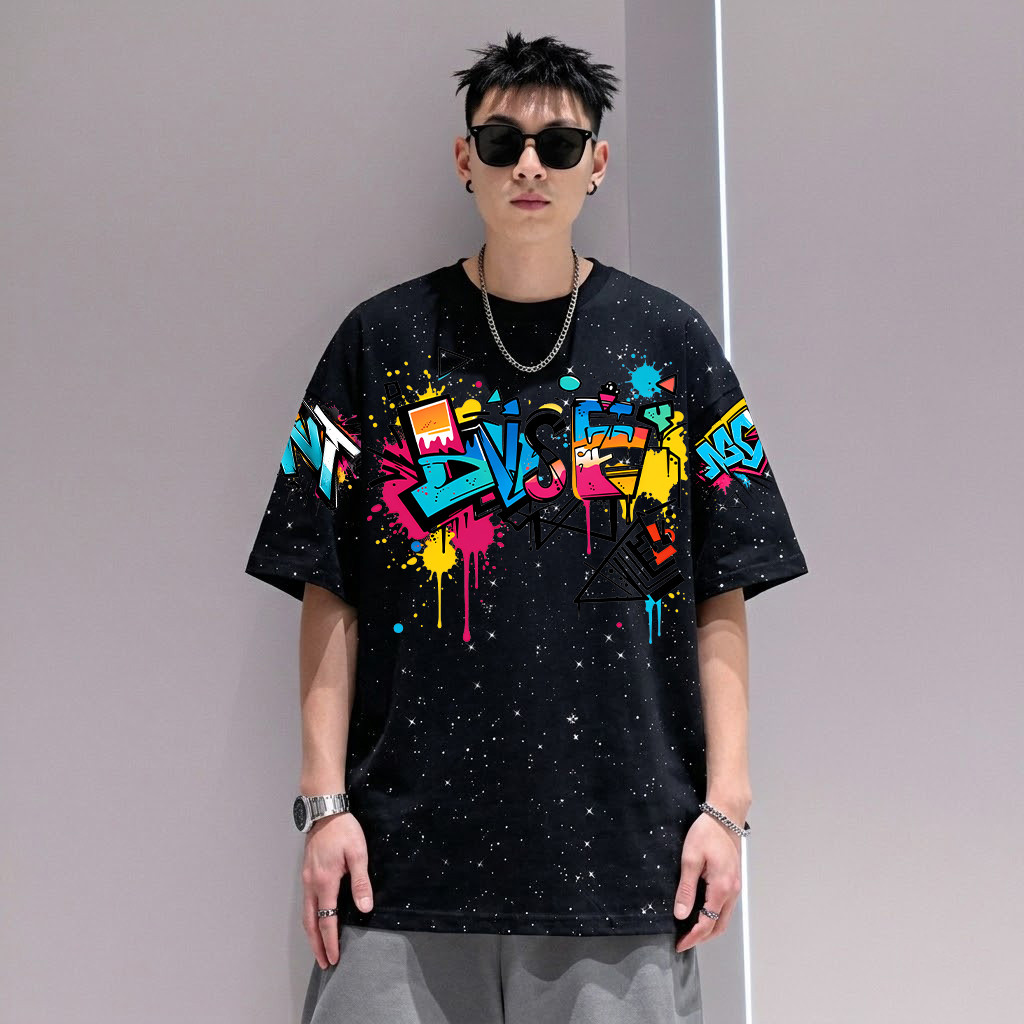 UT shop【ใหม่】🔥เสื้อยืดสีดำ แต่งกากเพชรวิ้งๆ สไตล์ ผ้าคอตตอนนุ่มใส่สบาย แมตช์ง่ายได้ทุกชุด ตรงปก 'Graffiti'