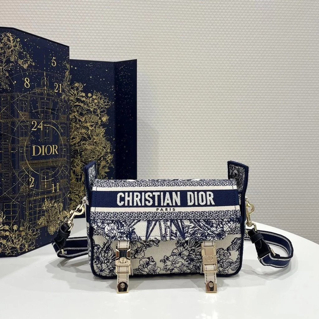 Dior Dior กระเป๋าสะพายใบเล็กล่าสุดกระเป๋าสะพาย Messenger