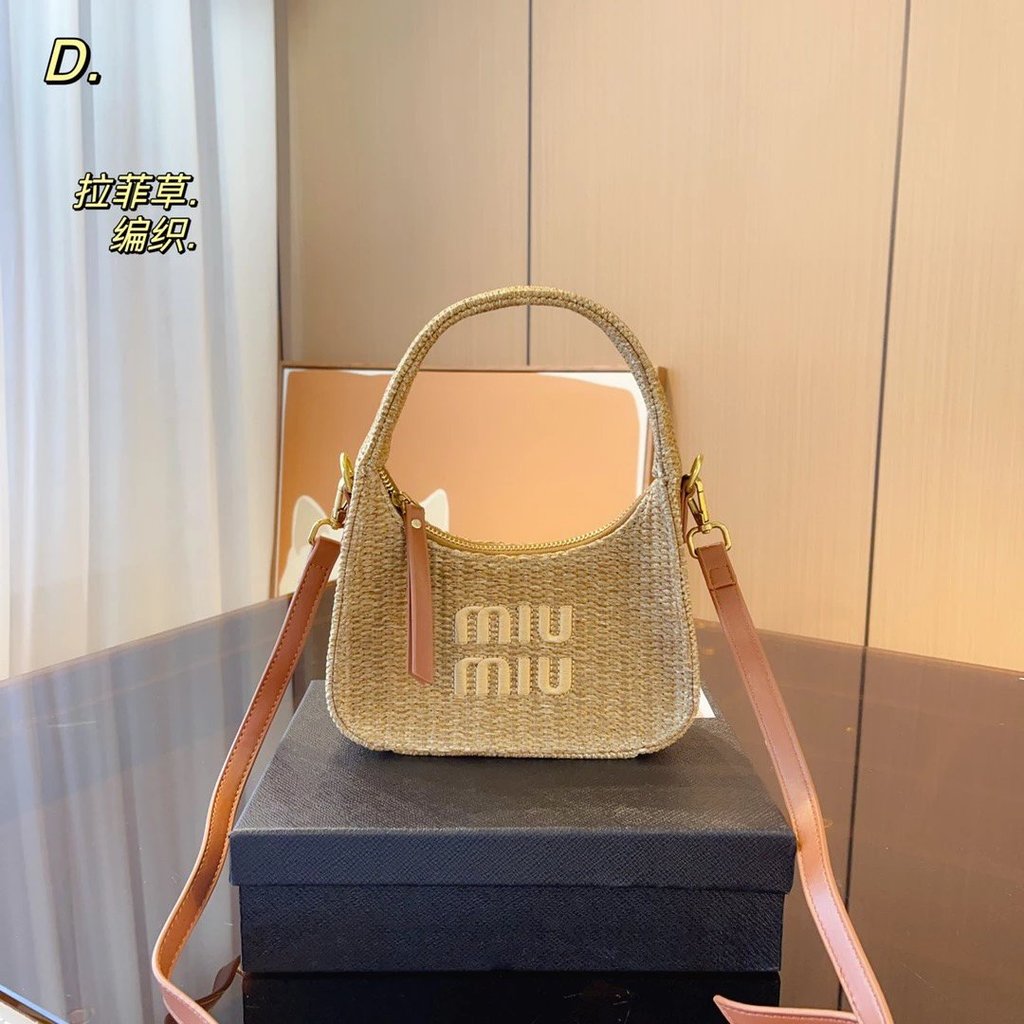 23.4.20 อัพเดท miumiu Mumu กระเป๋าผ้า Raffia สไตล์ใหม่