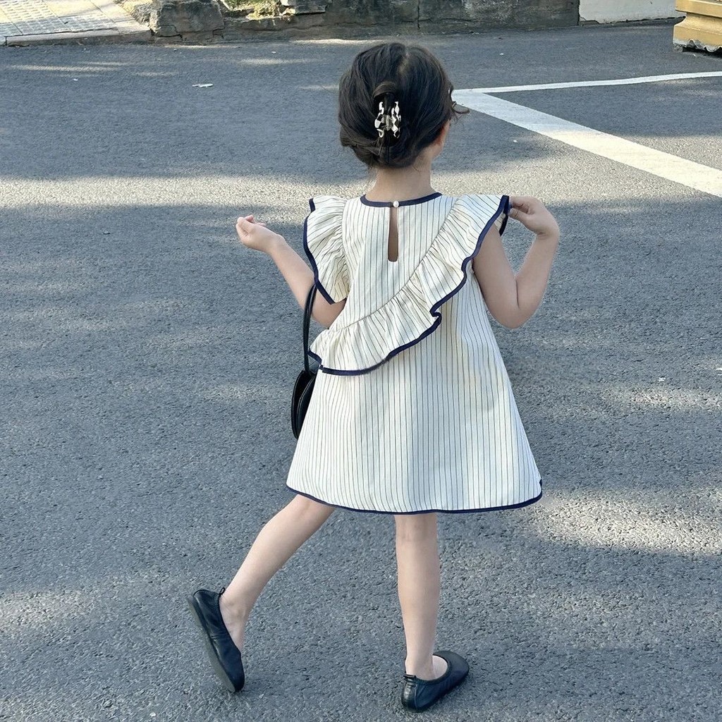 ชุดเดรสแขนบินเล็กลายทางสําหรับเด็กผู้หญิง All-Match Little Girl Ruffled แขนกุดกระโปรงสั้น