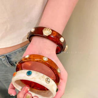 สร้อยข้อมืออะคริลิคสีขาวออฟไวท์สไตล์โบฮีเมียนโซ่ดีไซน์เก๋ไก๋หน้าร้อนผู้หญิง2026