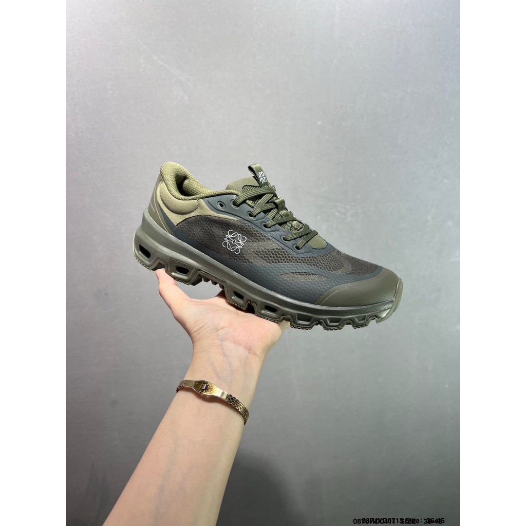 รองเท้ากีฬา Cloudventure จาก LOEWE เหมาะสำหรับเทนนิสและวิ่ง
