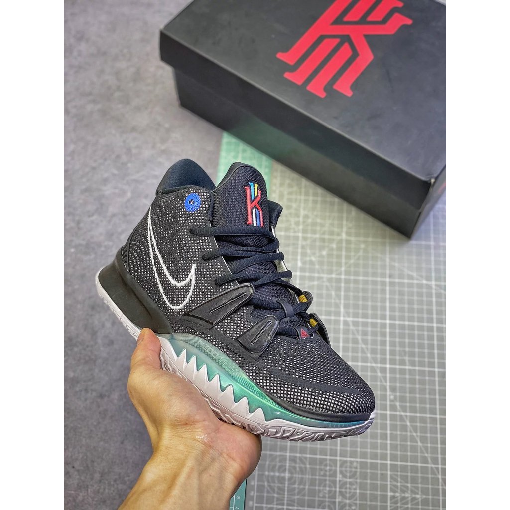 รองเท้าบาสเก็ตบอล Kyrie 7 พร้อมเทคโนโลยีพื้น MD กันกระแทก และส้นเท้าที่ออกแบบมาอย่างประณีต