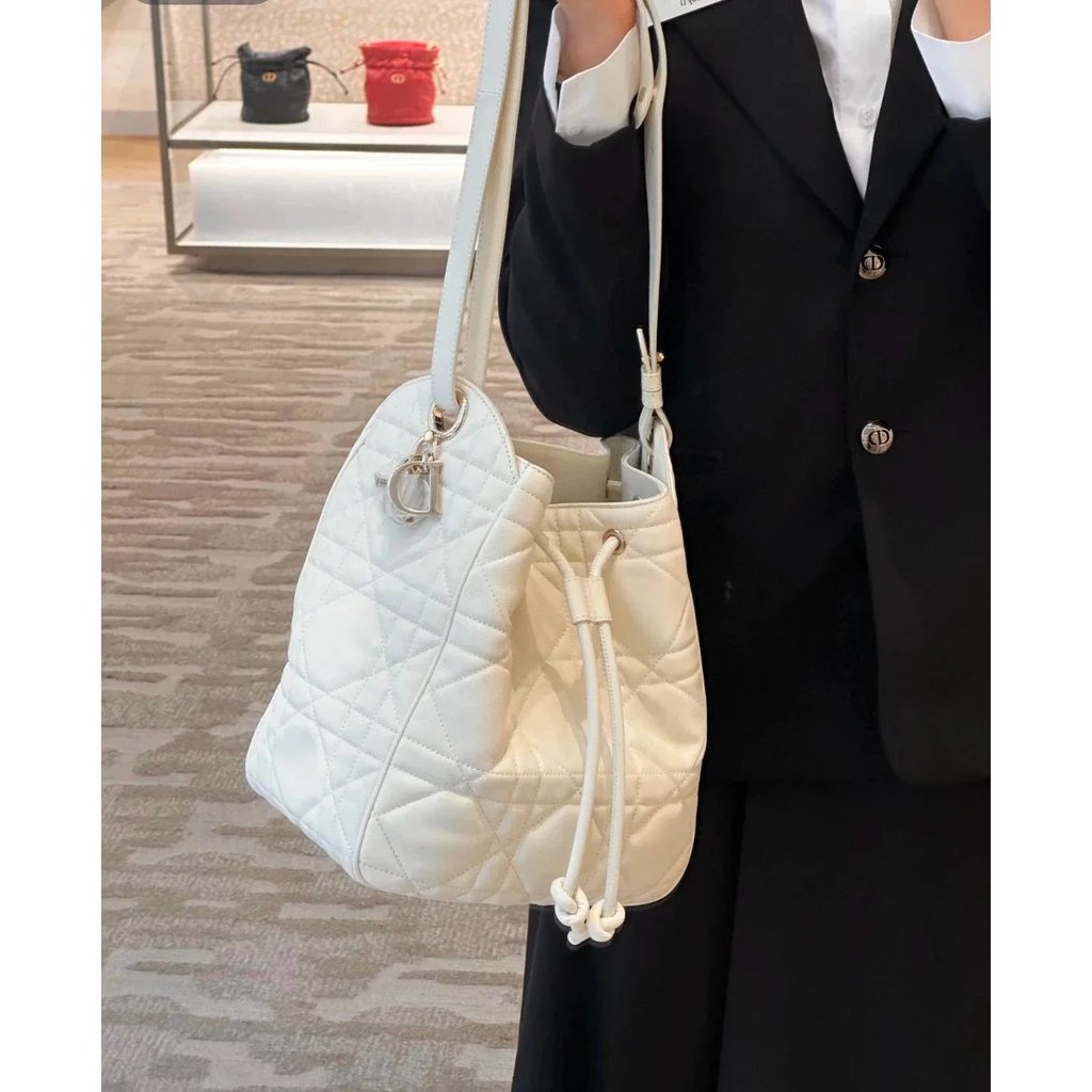 Dior Bucket Bag caro Bucket Bag รูปแบบใหม่ jisoo Same Style dd25 New Style motion Drawstring Bucket 