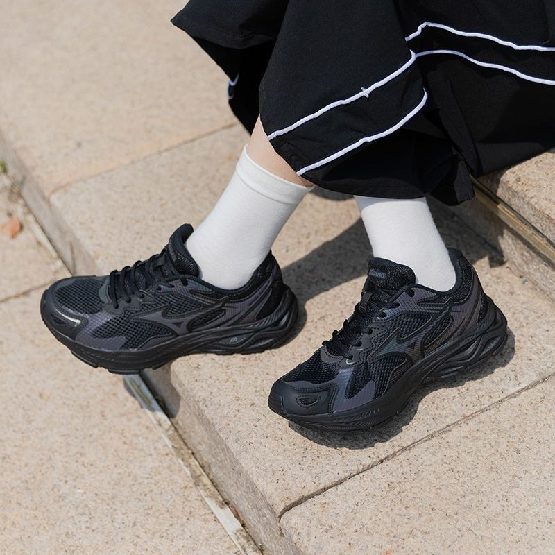 MIZUNO มิซูโน่ รองเท้าวิ่งสําหรับผู้หญิงสไตล์เรโทรออกแบบมาเพื่อสวมใส่สบายและระบายอากาศ