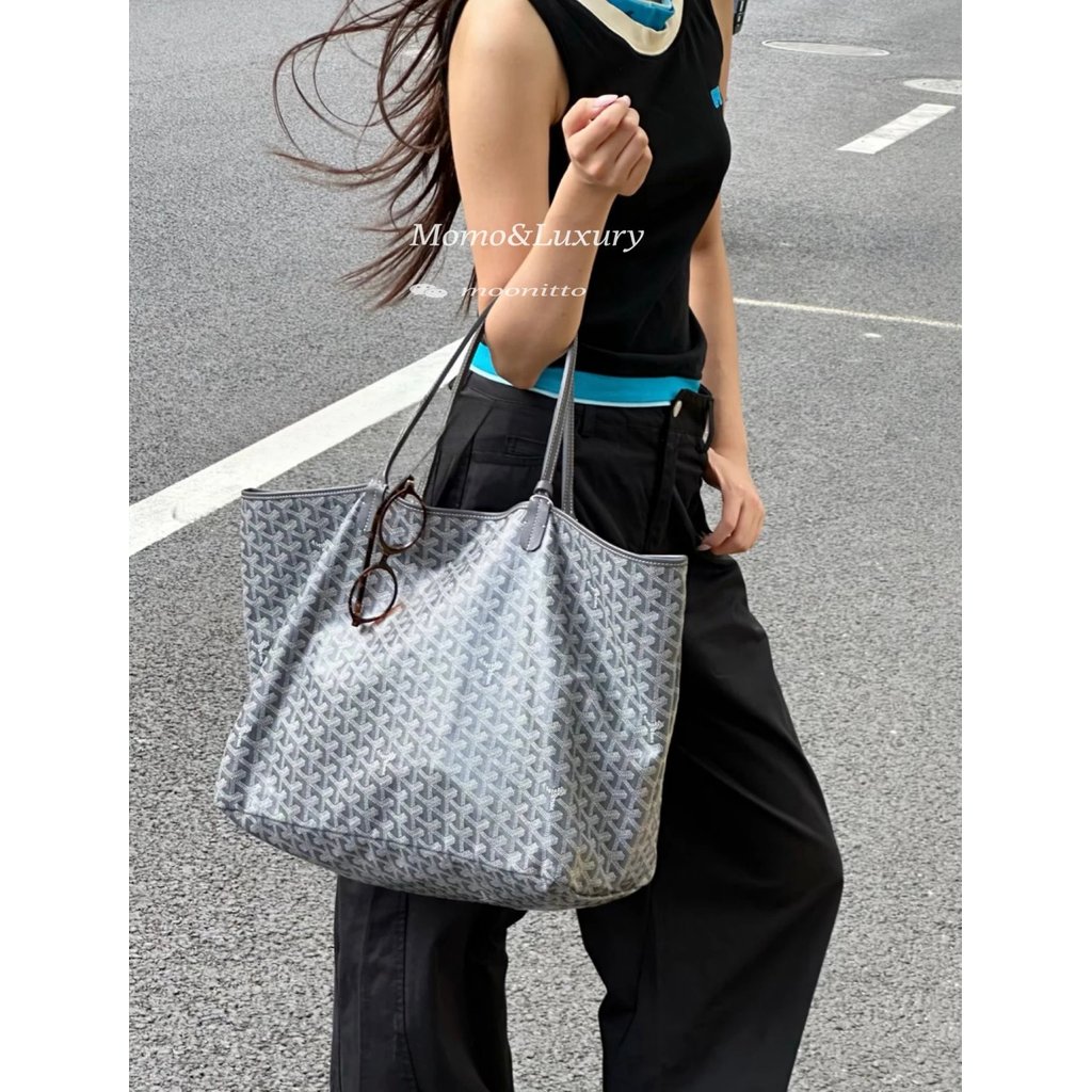 กระเป๋าสะพายข้าง Goyard หนังแท้ มีตัวล็อกเหล็กทั้งหมด และลายดอกไม้แบบสองด้าน