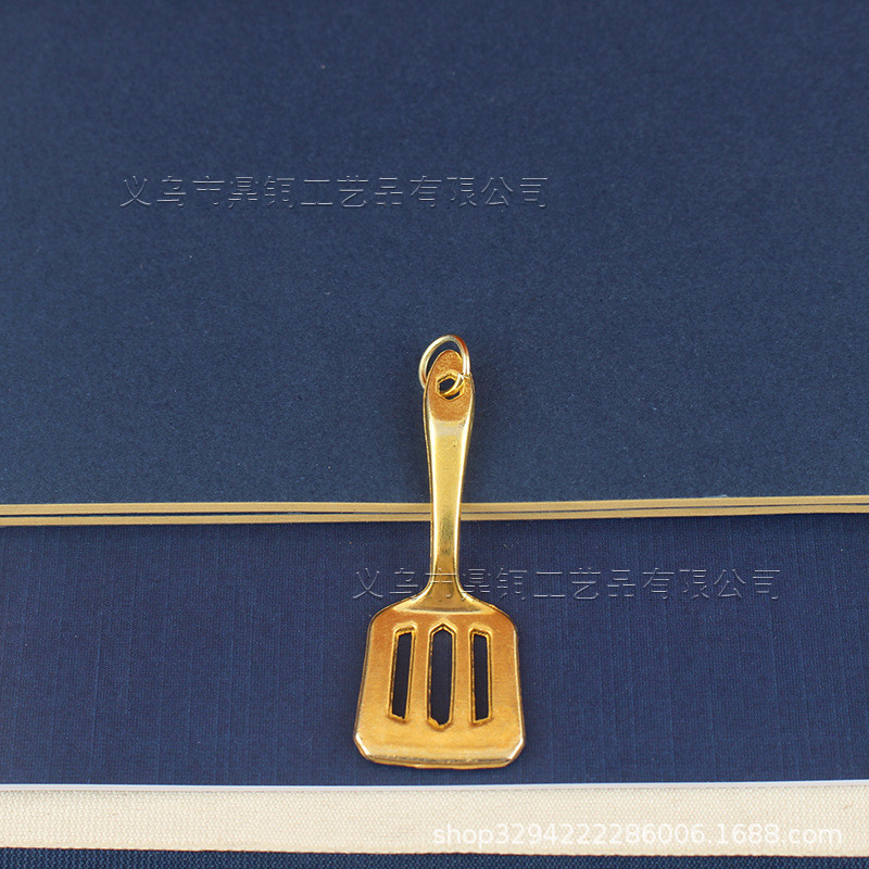 LOL Cloud Dingzhiyi Golden Spatula Battle จี้พวงกุญแจ Golden Spatula Golden Pot Alloy กระเป๋านักเรีย