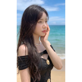 แม็กซี่เดรส หางปลา ผ้าตาข่าย สีครีม พร้อมสายคล้องคอ/ไหล่เอวแต่งลูกไม้ซีทรู จับจีบระบายหน้า แถมฟรี เข็มกลัดดอกไม้ #8187