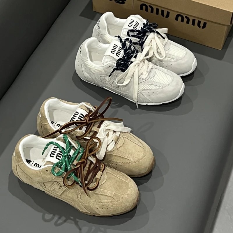 รองเท้าผ้าใบ Miumiu Forrest Gump สำหรับผู้หญิง หนังแท้สไตล์บัลเล่ต์ ยุโรป retro สวมใส่ง่ายและเบา