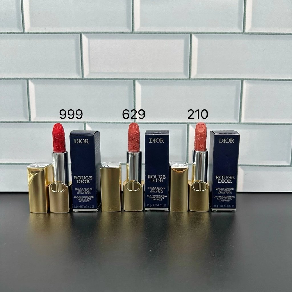 Mingtong ของแท้ Dior Golden Tube Christmas Version ลิปสติก 3.5g
 3 ️ ⃣ สี : 210 #, 629 #, 999 #.
Dio