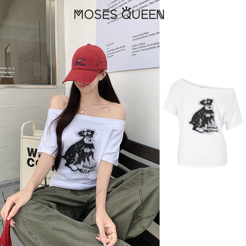 MOSESQUEEN เสื้อยืดแขนสั้นเปิดไหล่พิมพ์ลายสุนัขขนาดเล็ก - มีสไตล์ ทรงหลวม ลําลอง มีเปิดไหล่ # 63661