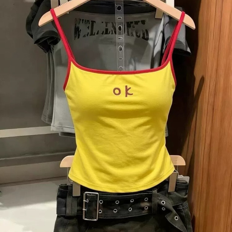 อเมริกันเซ็กซี่สาวร้อนเสื้อชั้นในสตรีขนาดเล็กที่สวยงามกลับสั้นด้านบนฤดูร้อน