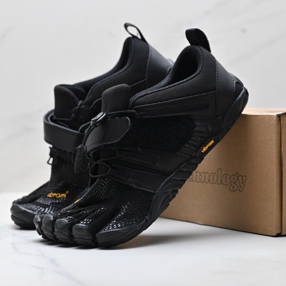 Vibram รองเท้าห้านิ้วสำหรับการปีนเขาและวิ่งเทรล สีดำ สำหรับทั้งชายและหญิง