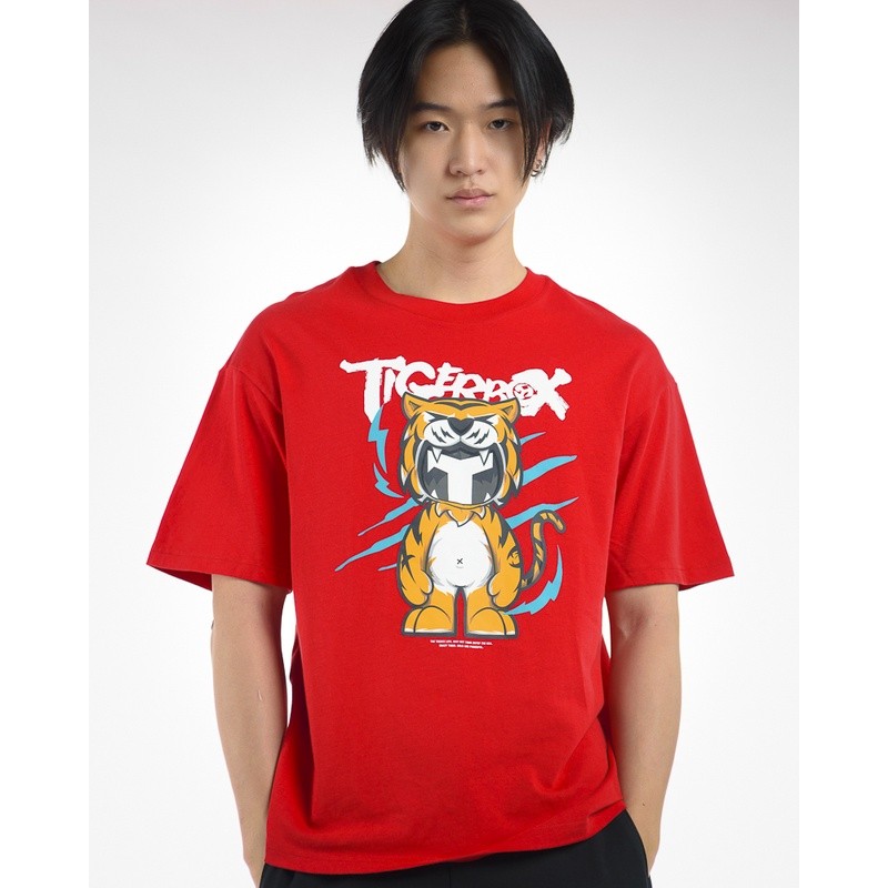 เสื้อยืดยี่ห้อ YISHION TEEBOX - ออกแบบ:TIGERBOX มีลายเสือและรอยข่วน (สีแดง)