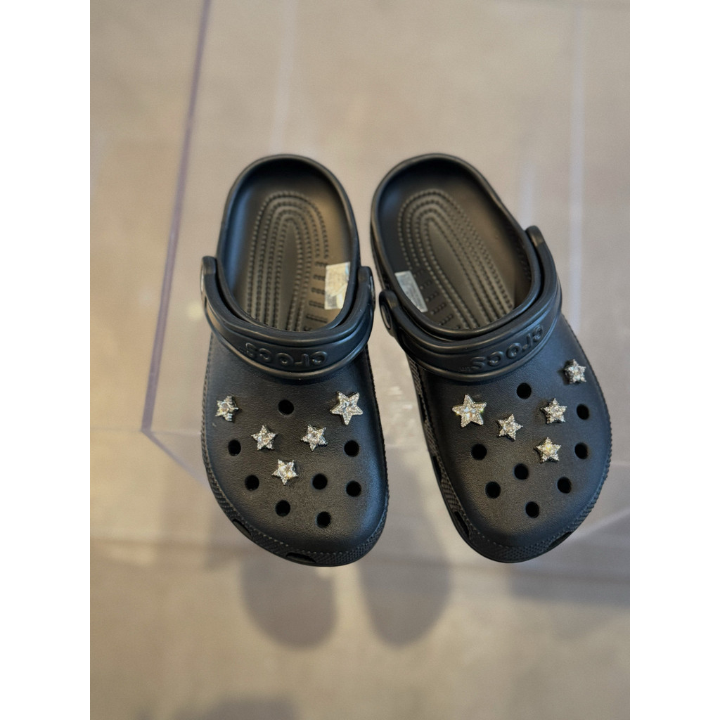 จิบิ จิ๊บบิท crocs รองเท้ามีดีไซน์รูพรุนและติดกระดุม เหมาะสำหรับCrocs