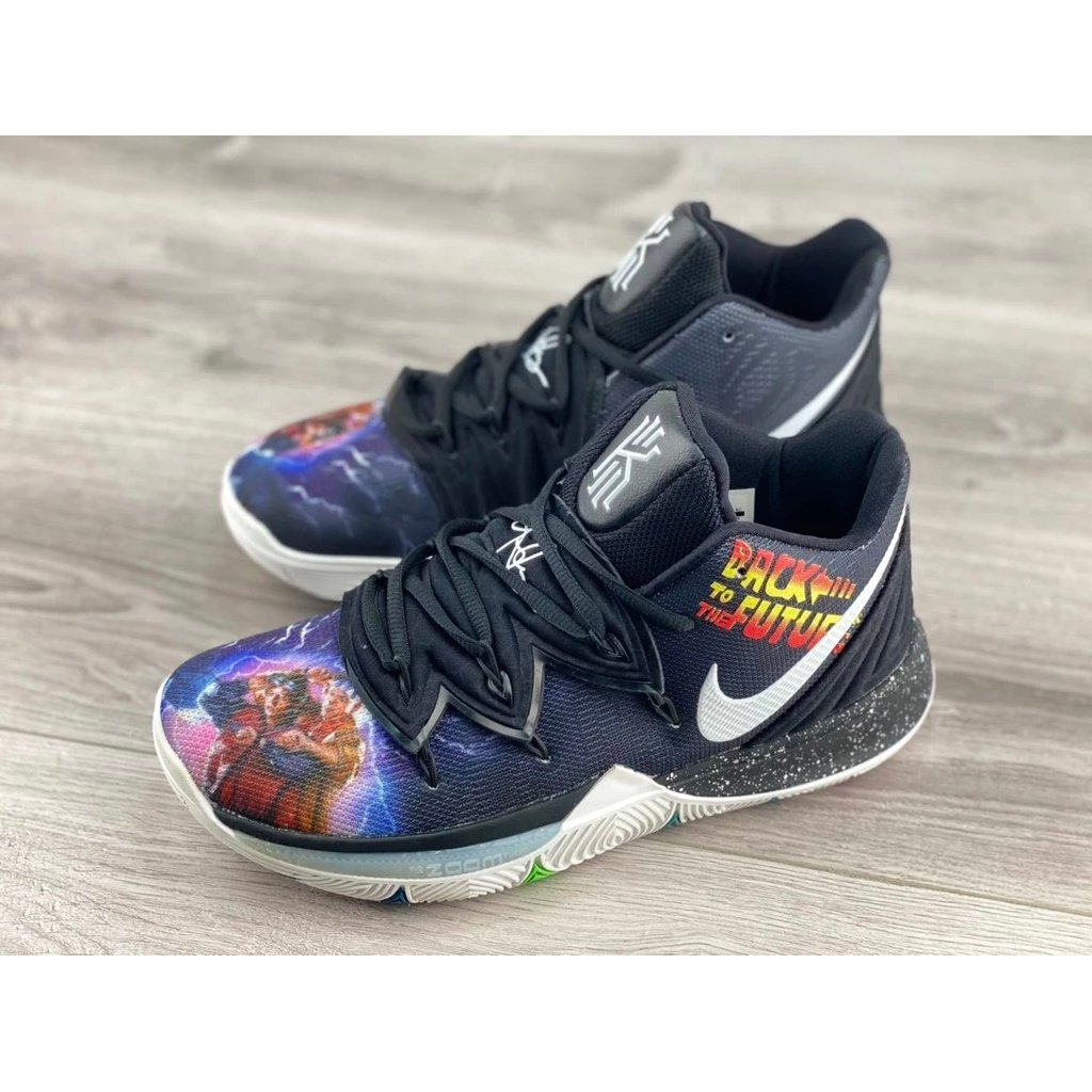 รองเท้าบาสเก็ตบอล Kyrie 5 "Black Magic" สำหรับการเล่นจริง จากรุ่น Irving 5th Generation