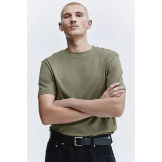 H&M(เอชแอนด์เอ็ม) เสื้อยืดคอกลมทรงปกติ ผู้ชาย 0685816_22