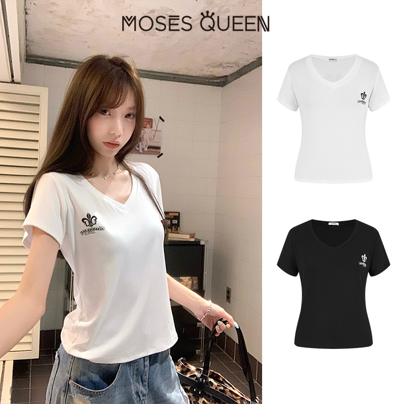 MOSESQUEEN เสื้อยืดแขนสั้น ดีไซน์วัยเรโทร ทรงคอวีคลาสสิก พิมพ์ลายสองด้าน #63673