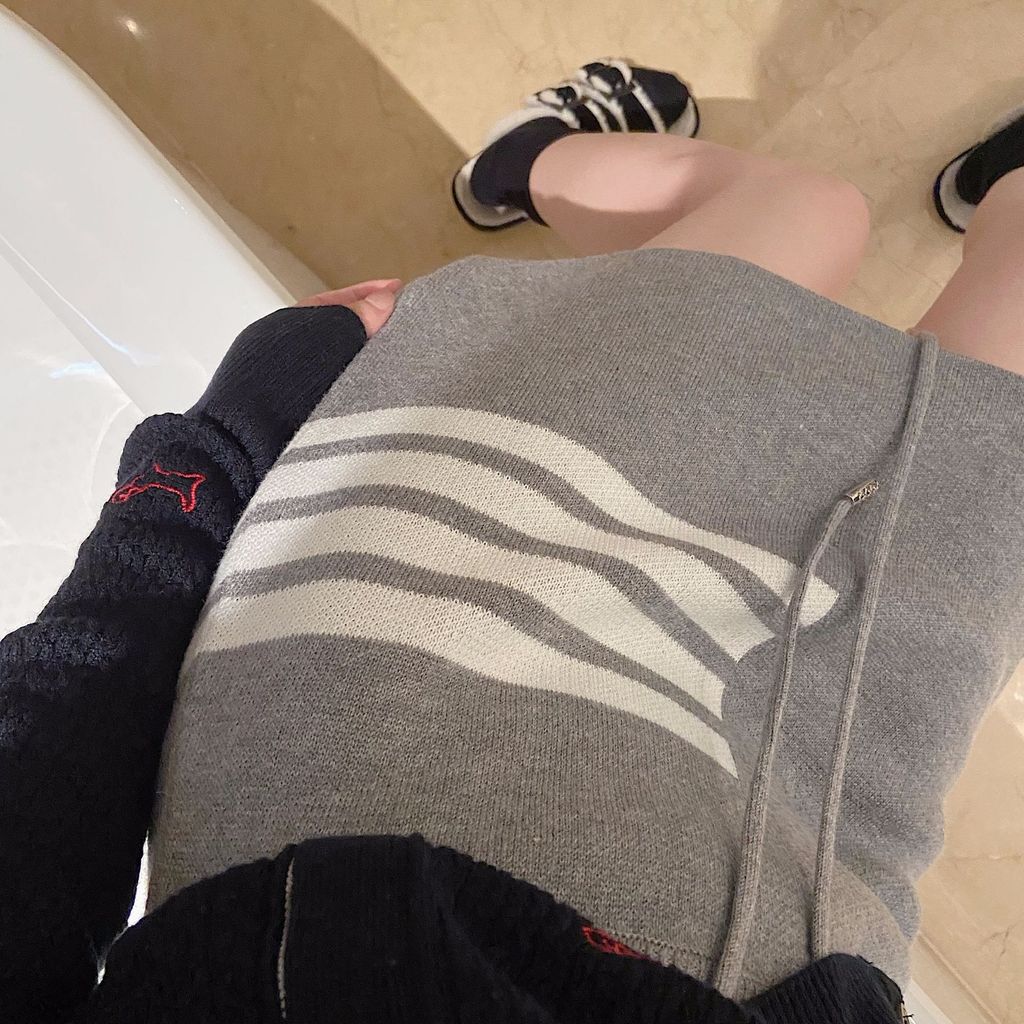 OOTA Tom Browne สี่บาร์แถบ Drawstring เอวยางยืดกีฬากระโปรงสะโพกขนสัตว์ถัก Slim-fit Slimmer ดู a-line