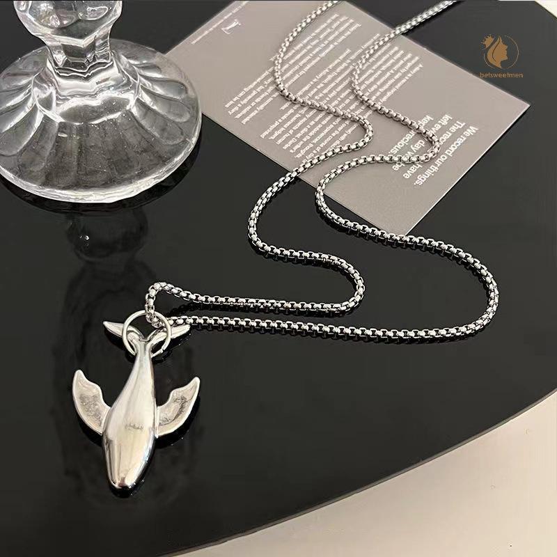 จี้ปลาวาฬ Titanium สไตล์เรียบหรูลงตัว กับโซ่สำหรับเสื้อกันหนาว ออกแบบมาอย่างประณีต