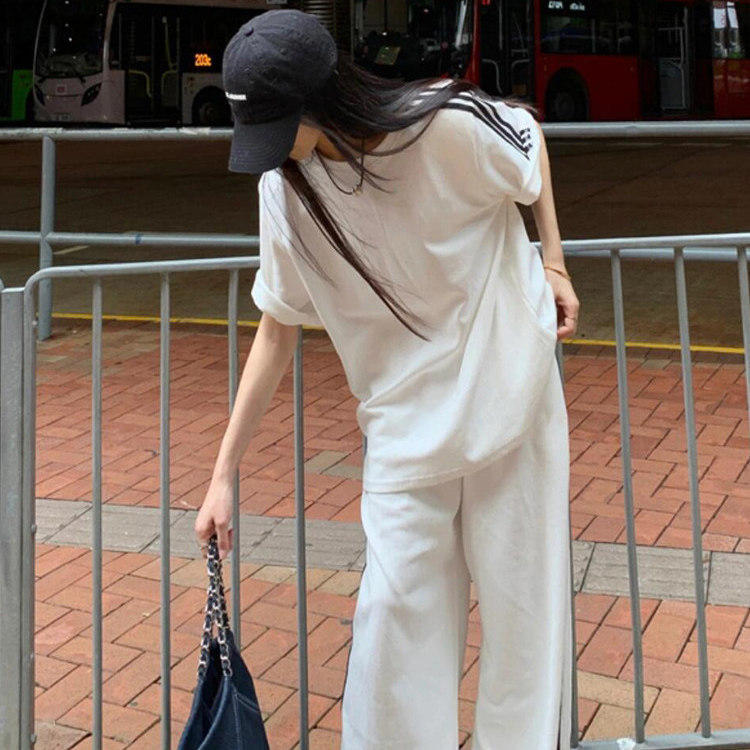 ชุดกีฬาอเมริกันผู้หญิงฤดูร้อนแขนสั้นย้อนยุคหลวมทอดถนนสามบา รูปที่ 5