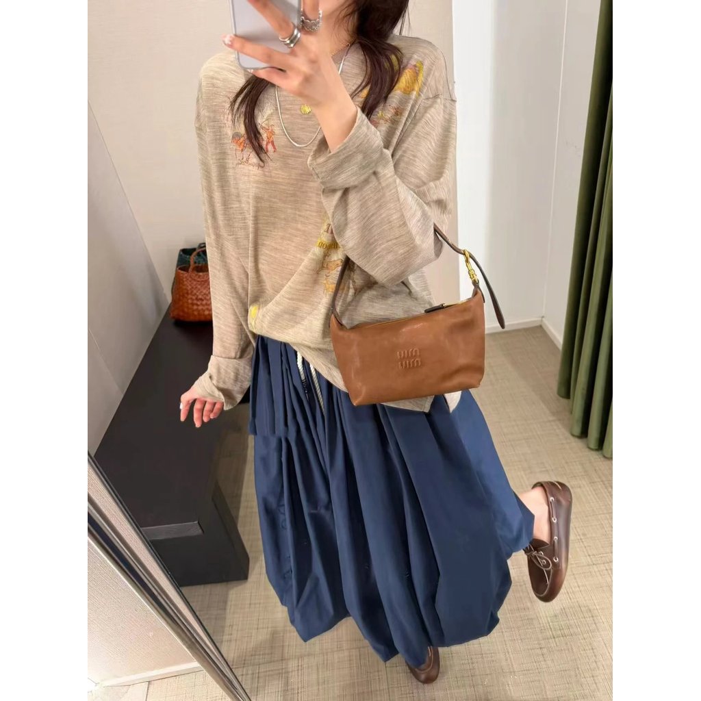 [OEMสินค้าส่วนตัว] Miumiu Miumiu Hobo กล่องอาหารกลางวันกระเป๋าใต้วงแขนกระเป๋ากระเป๋าสะพายนําเข้า Ret
