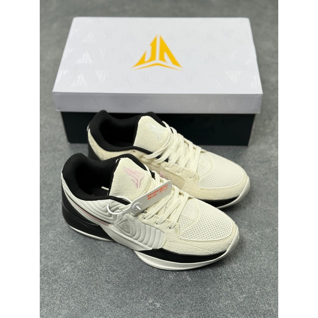 รองเท้ากีฬาผู้ชาย JA2 FD7327-100 แบบ Anti-Slip กันลื่น พร้อมเทคโนโลยี Combat Air Cushioning ออกแบบมา