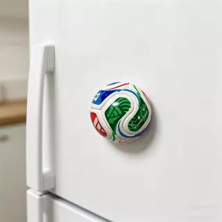 2026 ฟุตบอลโลกฟุตบอลสามมิติตู้เย็นสติกเกอร์พีวีซีหมื่นธงฟุตบอลสติกเกอร์แม่เหล็กพัดลมที่ระลึกตกแต่งของขวัญ