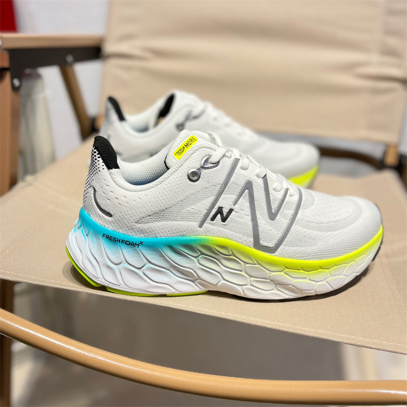 Original New Balance Fresh Foam x More V4 รองเท้าผ้าใบ WMORWT4 ประกัน 1 ปีของแท้ของแท้ของแท้ของแท้ผล