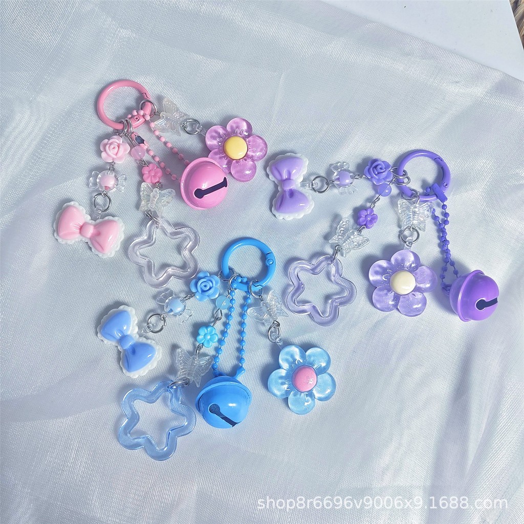 พวงกุญแจสีพาสเทลน่ารัก Trio | เสน่ห์กระเป๋าดอกไม้กระดิ่งและผีเสื้อ