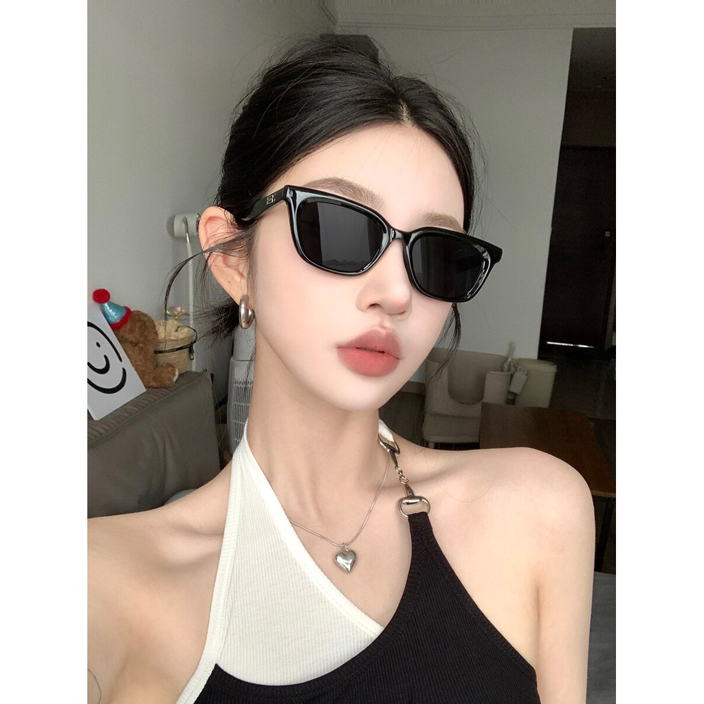 แว่นกันแดดแฟชั่นผู้หญิง ราคาถูก ทรงแคทอาย กรอบเล็ก สไตล์วินเทจ เกาหลี ใส่แล้วหน้าเรียว UV400 พร้อมส่ง