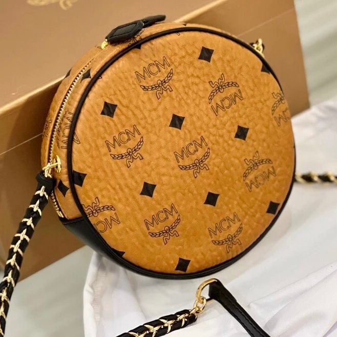 MCM กระเป๋าถือขนาดใหญ่-ความจุแบรนด์ใหญ่กระเป๋า Street Wear กระเป๋าสุภาพสตรี MCM กระเป๋าสะพาย MCM กระ