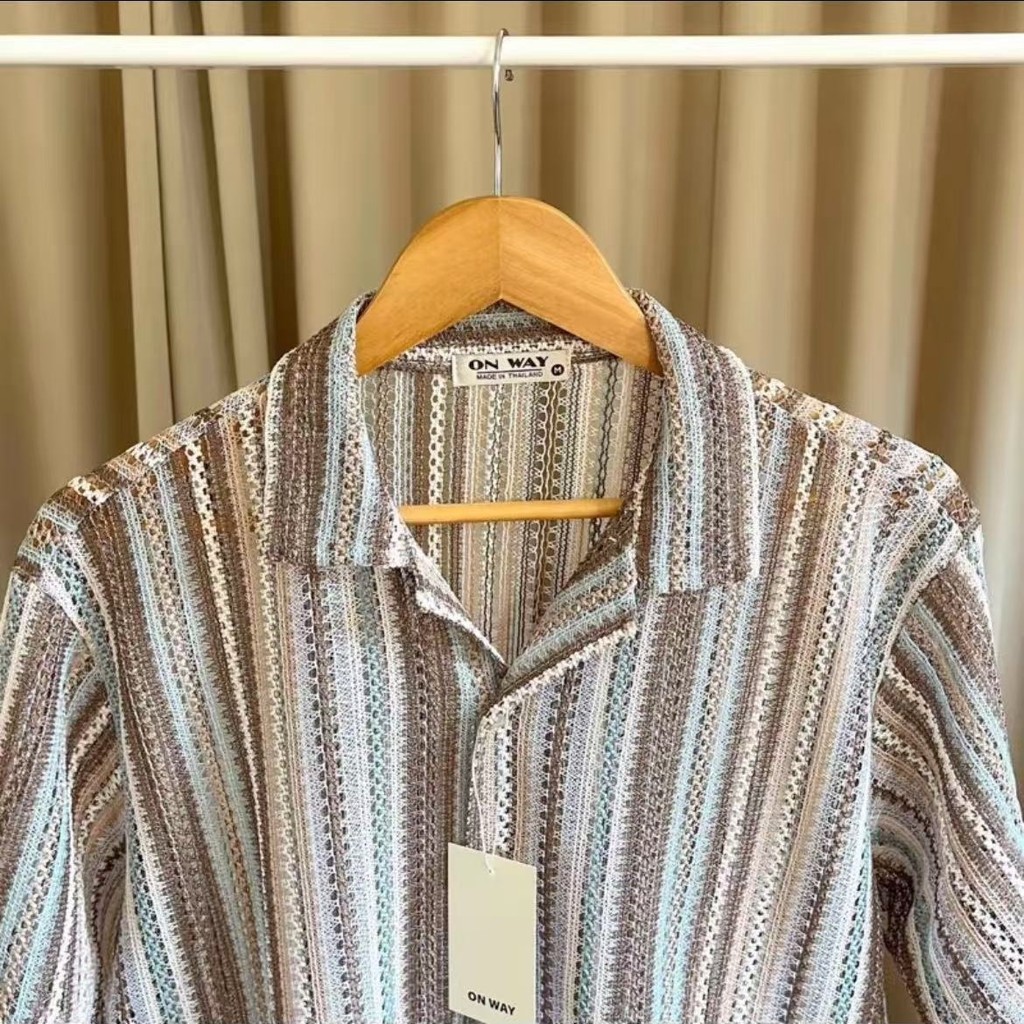 Knit collection -เสื้อเชิ้ตถักแขนสั้นลายทางผู้ชาย ผ้าถักโปร่งระบายอากาศ ทรงหลวมสบาย มี4สี หลายโทนสีลายวินเทจ Size M-3XL