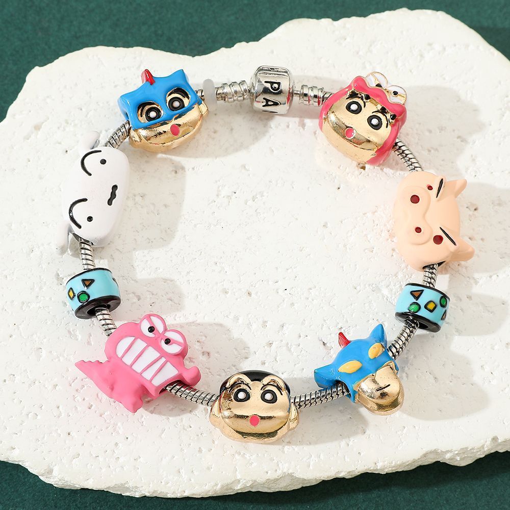 พร้อมสต็อกการ์ตูนญี่ปุ่น Crayon Shin-Chan Xiaobai Dynamic Superman Fat Toot Zaemon ลูกปัดโลหะผสมสร้อ