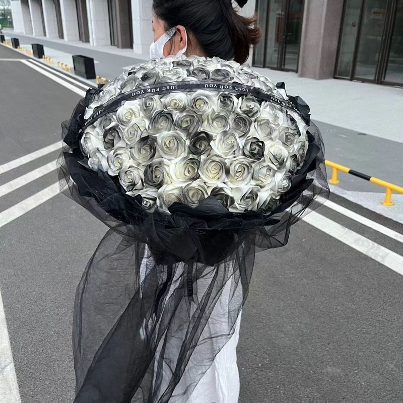 玫瑰送女友生日礼物黑骑士玫瑰香皂玫瑰花永生情人节男女朋友花束Valentine's Day Gift: 99 Roses, Ice Blue Rose Bouquet, Rose for Girlfr
