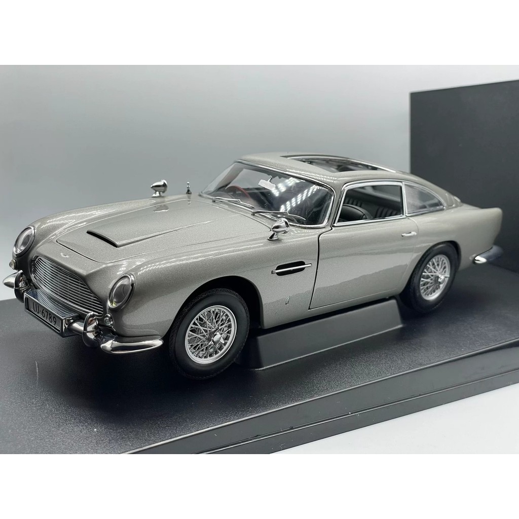 [สต๊อกพร้อม ติดต่อหากคุณมีคําถามใดๆ] 1/18 Auston Martin DB5 007 เวอร์ชัน