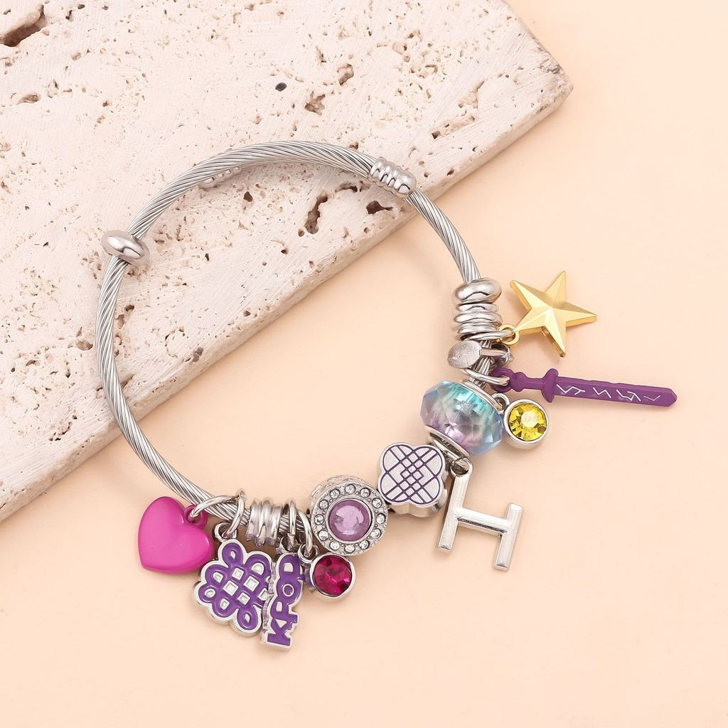 JUAKPOP The Witch Hunter Girl Group's 2D Bracelet Accessories are a Hot Seller Among Music Singers c