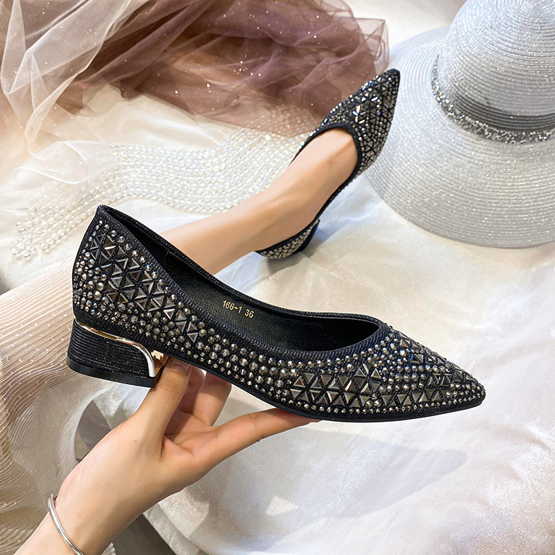 IW4P ฝรั่งเศส Pointed Toe รองเท้าผู้หญิง 2024 ปากตื้น Rhinestone แบน Soft Sole Four Seasons ผีเสื้อด