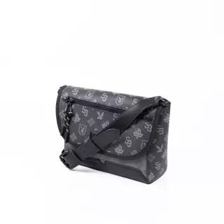 PLAYBOY รุ่น Monic Crossbody bag กระเป๋าสะพายข้าง รหัส ST-B262PBM344-BK ดีไซน์ทรงFlap สีGunmetal